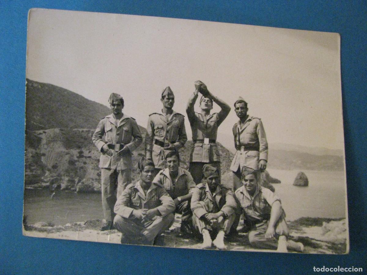 Militaria: FOTO DE LEGIONARIOS. A&Ntilde;OS 50 O 60. 10,5X7,5 CM.