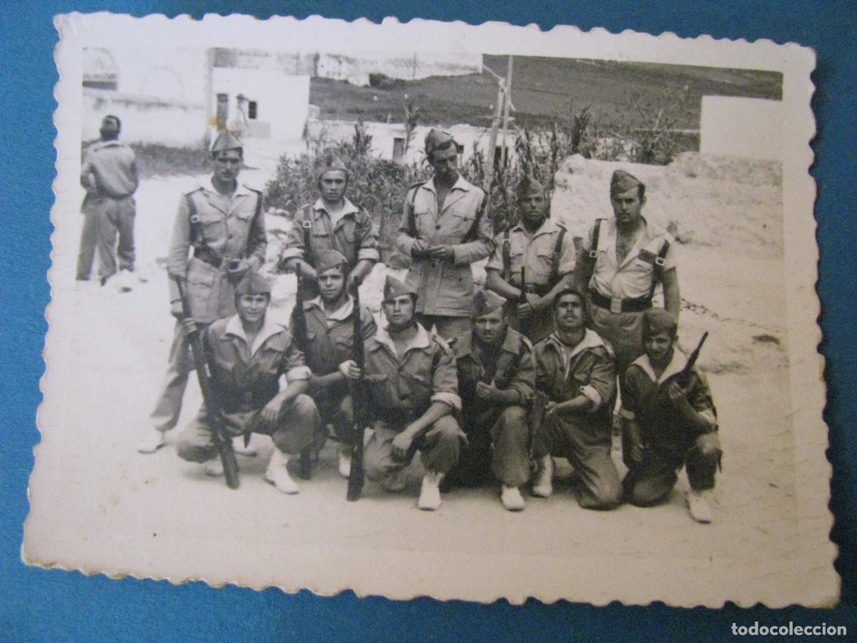 Militaria: FOTO DE LEGIONARIOS. A&Ntilde;OS 50 O 60. 8,5X6,5 CM. FOTO X, ALHUCEMAS.