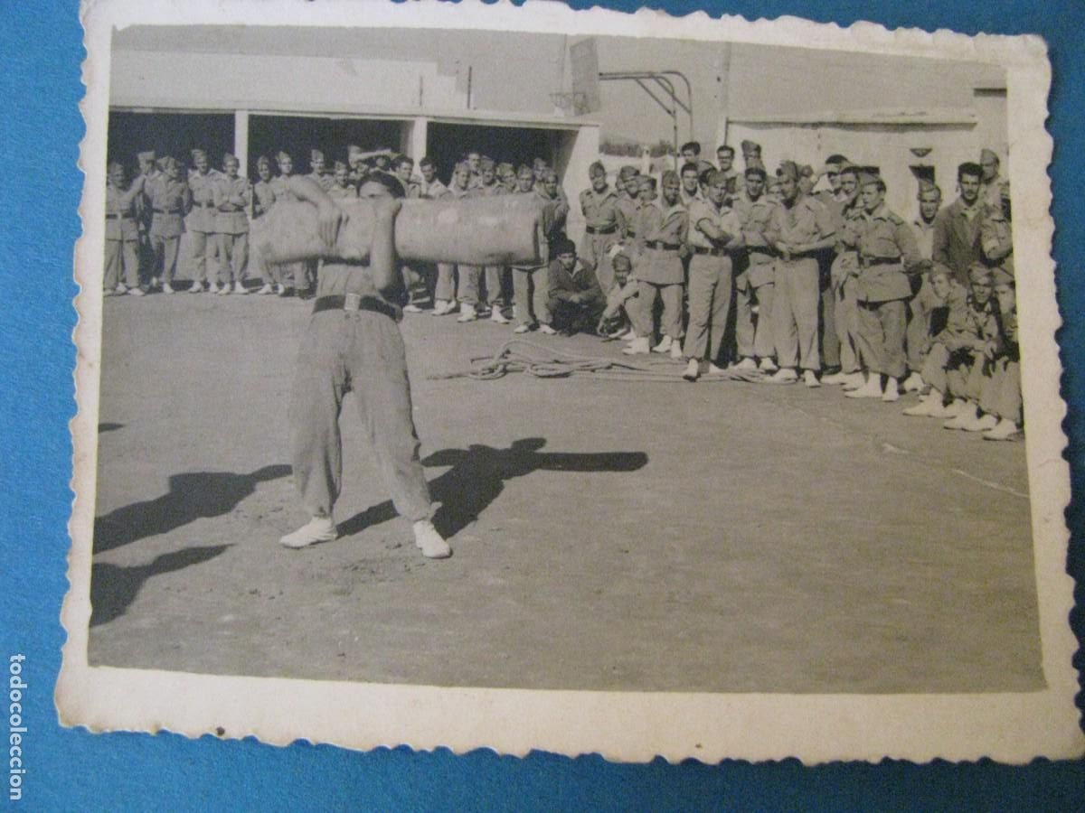 Militaria: FOTO DE LEGIONARIOS. A&Ntilde;OS 50 O 60. 8,5X6 CM.
