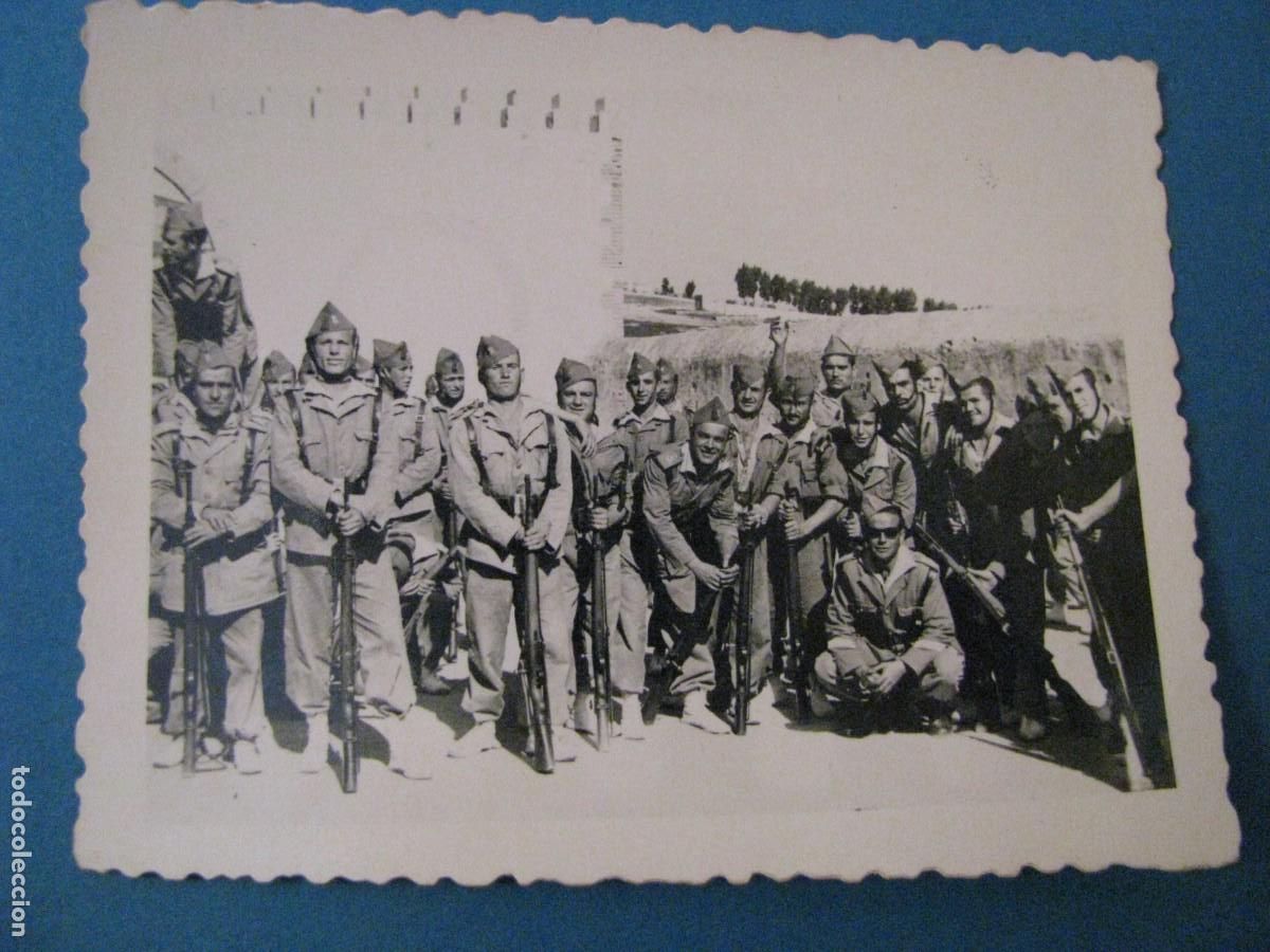 Militaria: FOTO DE LEGIONARIOS. A&Ntilde;OS 50 O 60. 8,5X6,5 CM.