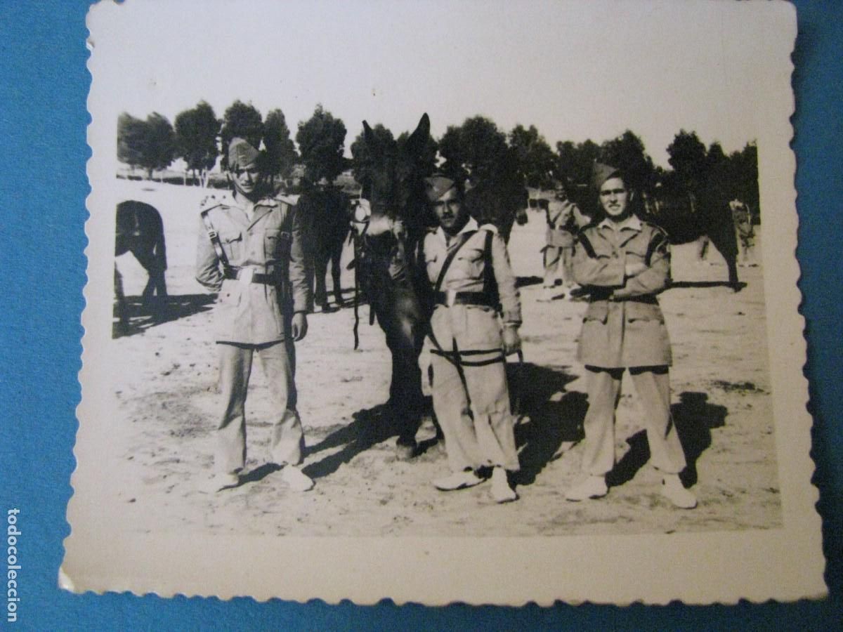 Militaria: FOTO DE LEGIONARIOS. A&Ntilde;OS 50 O 60. 8,5X6,5 CM.