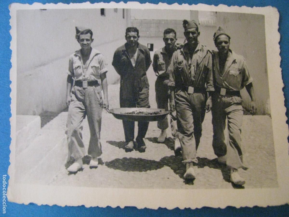 Militaria: FOTO DE LEGIONARIOS. A&Ntilde;OS 50 O 60. 8,5X6,5 CM.