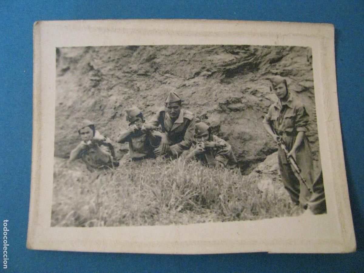 Militaria: FOTO DE LEGIONARIOS. A&Ntilde;OS 50 O 60. 8,5X6,5 CM.