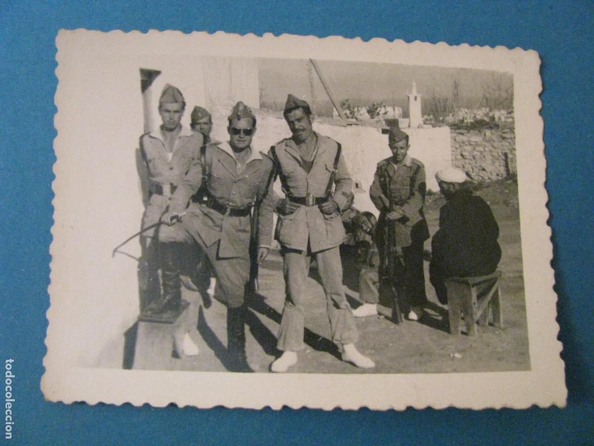 Militaria: FOTO DE LEGIONARIOS. A&Ntilde;OS 50 O 60. 8,5X6,5 CM