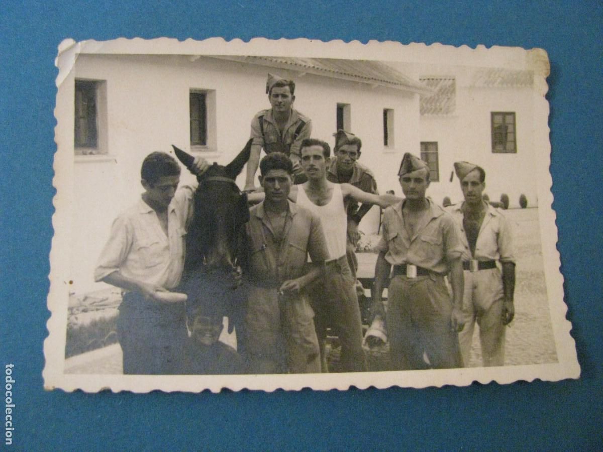 Militaria: FOTO DE LEGIONARIOS. A&Ntilde;OS 50 O 60 8,5X6 CM. FOTO X ALHUCEMAS.
