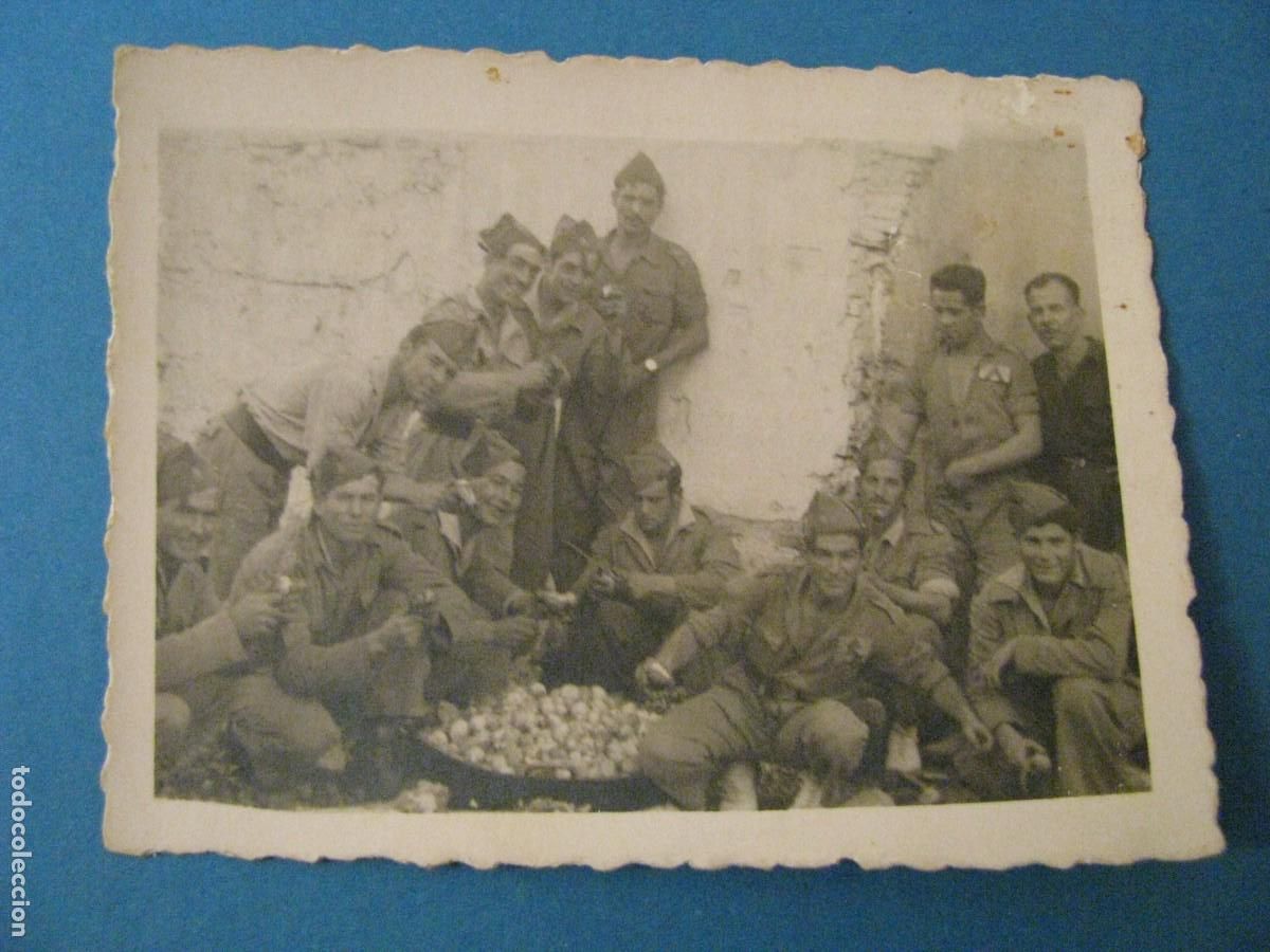 Militaria: FOTO DE LEGIONARIOS. A&Ntilde;OS 50 O 60 8,5X6,5 CM.