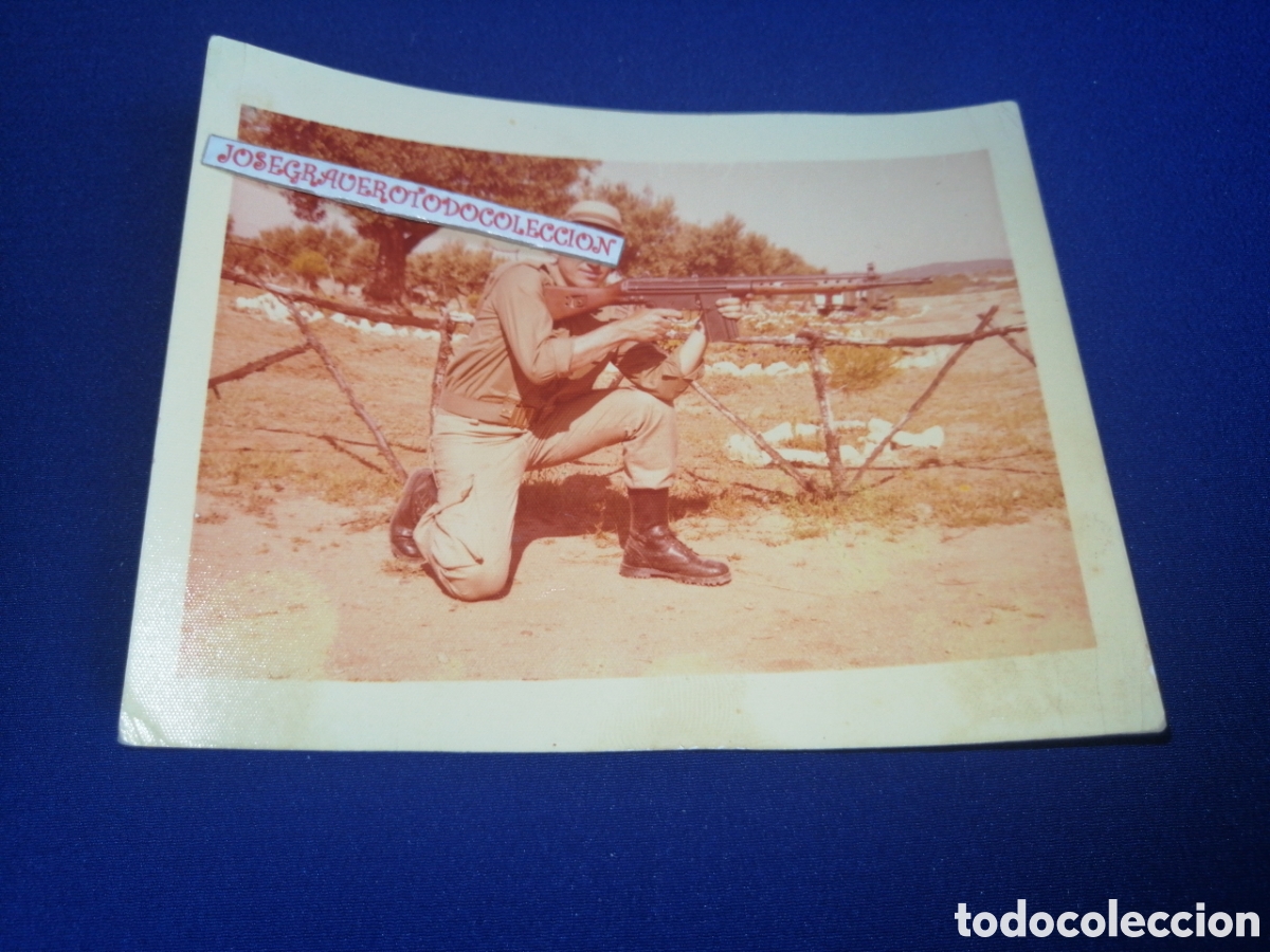 Militaria: SOLDADO EJ&Eacute;RCITO ESPA&Ntilde;OL 1976 CON FUSIL FOTOGRAF&Iacute;A ANTIGUA