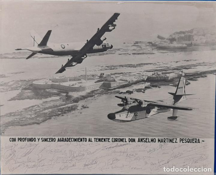 Militaria: Aviaci&oacute;n Ej&eacute;rcito del Aire. Foto de gran tama&ntilde;o dedicada a su Tte. coronel. A&ntilde;os 70.