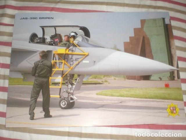 Military Antiques: l&aacute;mina militar avi&oacute;n combate sueco JAS-39C Gripen