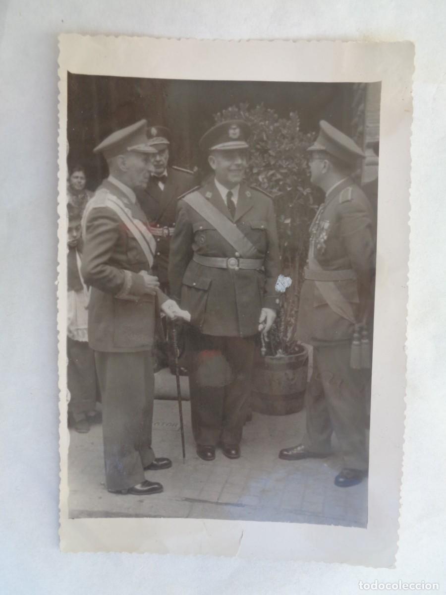 Militaria: FOTO DE GENERAL DE AVIACION Y OFICIALES ..... 11,5 X 17,5 CM