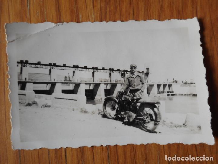 Military Antiques: ANTIGUA FOTOGRAFIA DE MILITAR EN MOTO. A&Ntilde;OS 40?