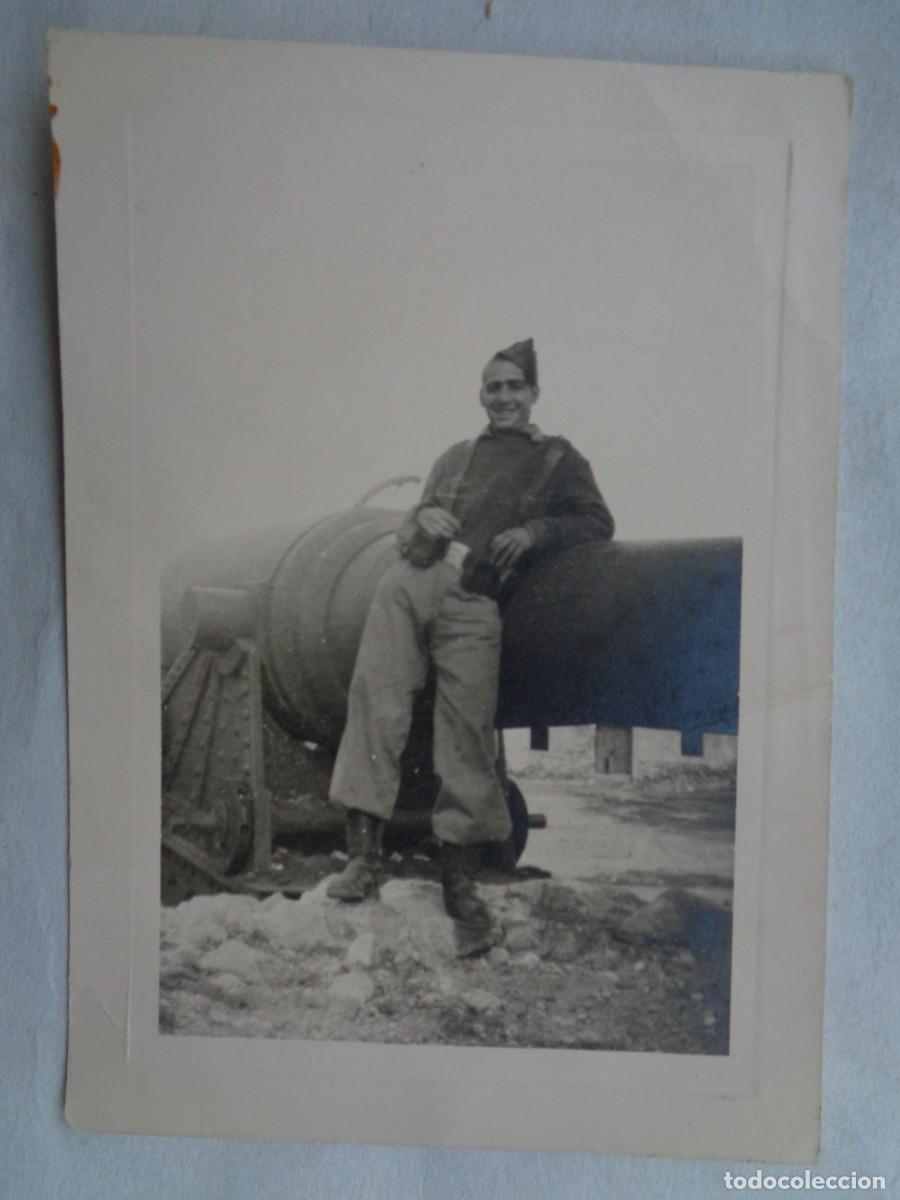 Military Antiques: FOTO DE MILITAR ARTILLERO Y CA&Ntilde;ON DE ARTILLERIA DE COSTA . CHAFARINAS, 1958