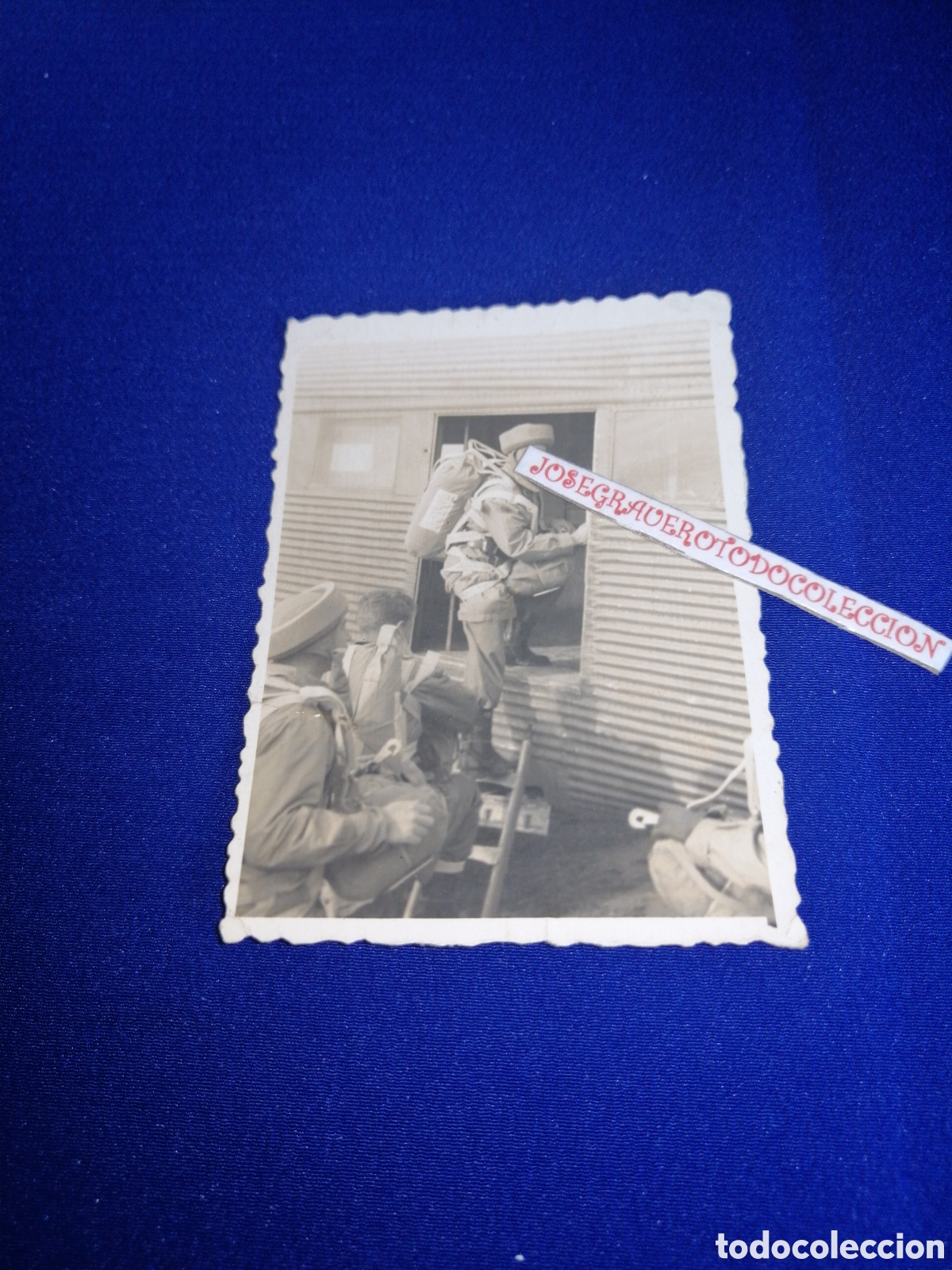 Militaria: MILITAR EJ&Eacute;RCITO ESPA&Ntilde;OL PARACAIDISTA EN LA PUERTA FOTOGRAF&Iacute;A ANTIGUA