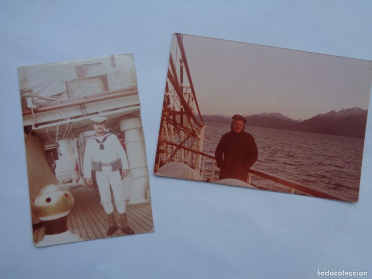 Military Antiques: MARINA DE GUERRA : LOTE DE 2 FOTOS DE MARINERO, CON ROPA DE CAMPA&Ntilde;A Y DE FRIO