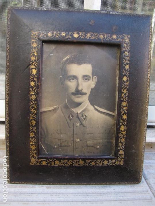 Military Antiques: 74.- Marco de fotos en piel. Fotograf&iacute;a Artiller&iacute;a. Dedicada. 1947