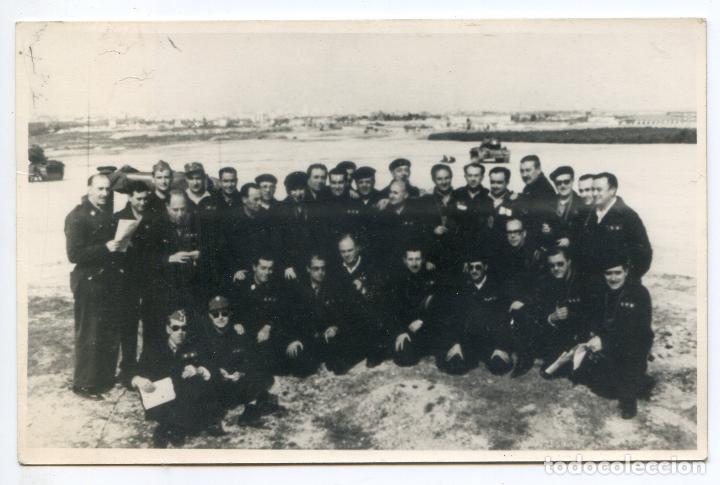 Militaria: Retrato de grupo de militares. Curso de carro de combate en la Escuela AC y EE, 1964