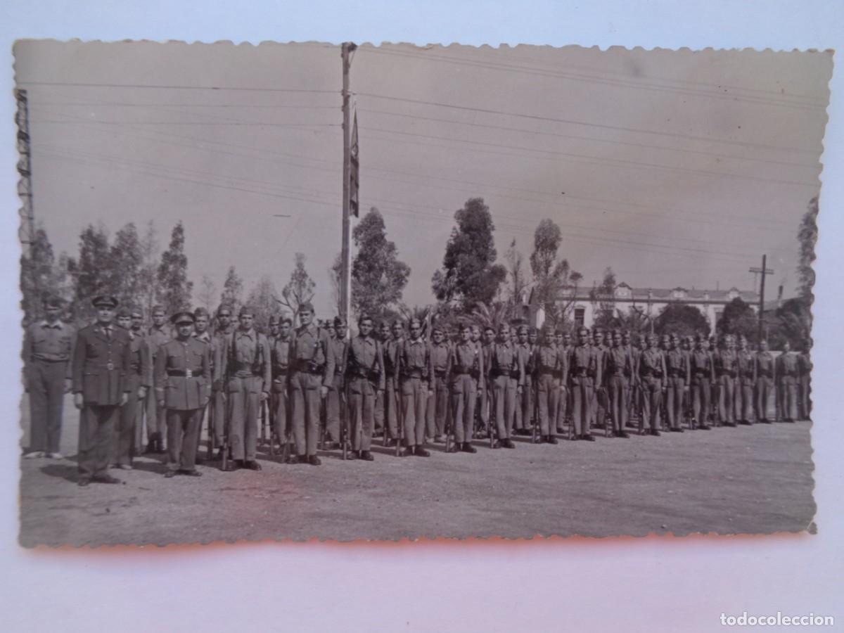 Militaria: AVIACION : FOTO DE MILITARES DEL EJERCITO DEL AIRE CON ROPA DE CAMPA&Ntilde;A FORMADOS CON SUS OFICIALES