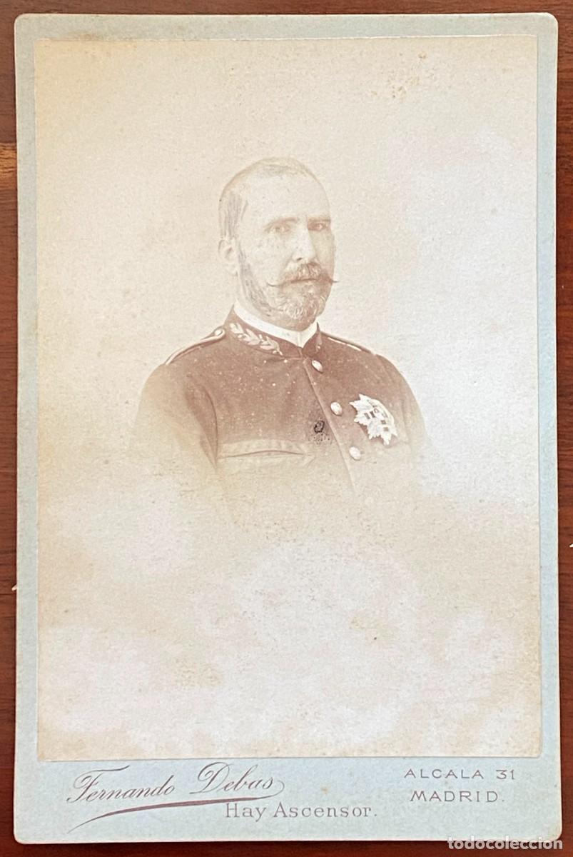 Militaria: FOTOGRAFIA ALBUMINA DE OFICIAL CON LAURELES BORDADOS EN EL CUELLO DE LA GUERRERA SIGLO XIX, FOTOGRAF