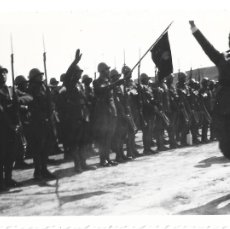 Militaria: 1937-38 FOTOGRAFÍA GUERRA CIVIL. FRANCO PASANDO REVISTA A LA DIVISIÓN ITALIANA LITTORIO. INÉDITA