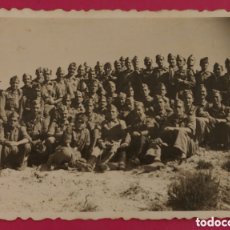 Militaria: :::: WW96 - FOTOGRAFIA - GRAN GRUPO DE SOLDADOS - 8,5 X 6 CM.