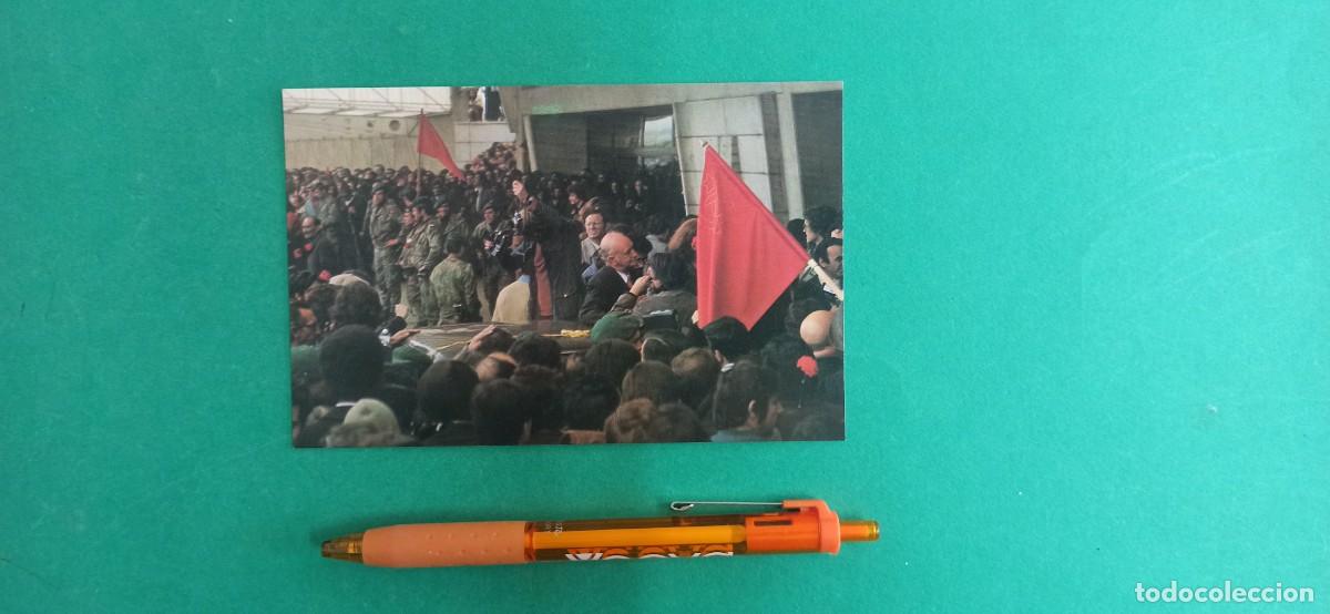 Militaria: Antigua postal fotografia de la Revoluci&oacute;n de Los Claveles. Portugal
