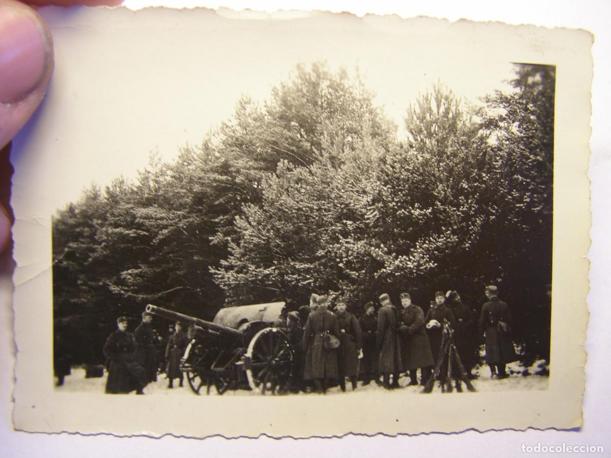 Militaria: Fotograf&iacute;a de soldados alemanes con artiller&iacute;a, II Guerra Mundial.