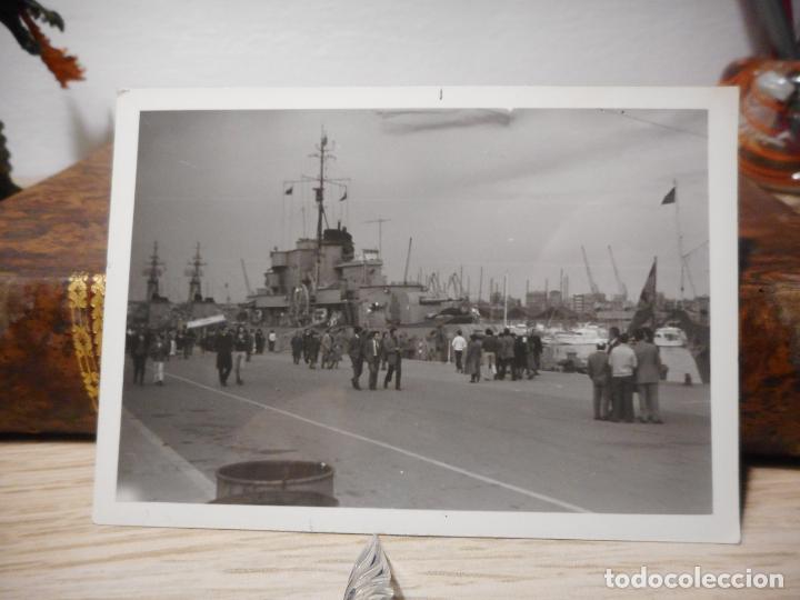 Militaria: ANTIGUA FOTOGRAFIA DE BARCO MILITAR. PUERTO DE BARCELONA 1972