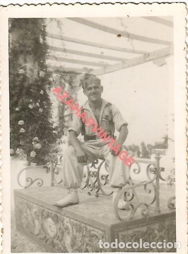 Militaria: ANTIGUA FOTOGRAFIA , LEGIONARIO CON ALPARGATAS, 62X86MM