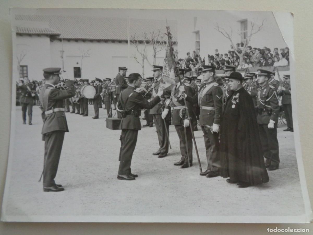 Militaria: AVIACION : FOTO DE JURA DE BANDERA DEL EJERCITO DEL AIRE, PATER VETERANO DE GUERRA .. 13 X 18 CM