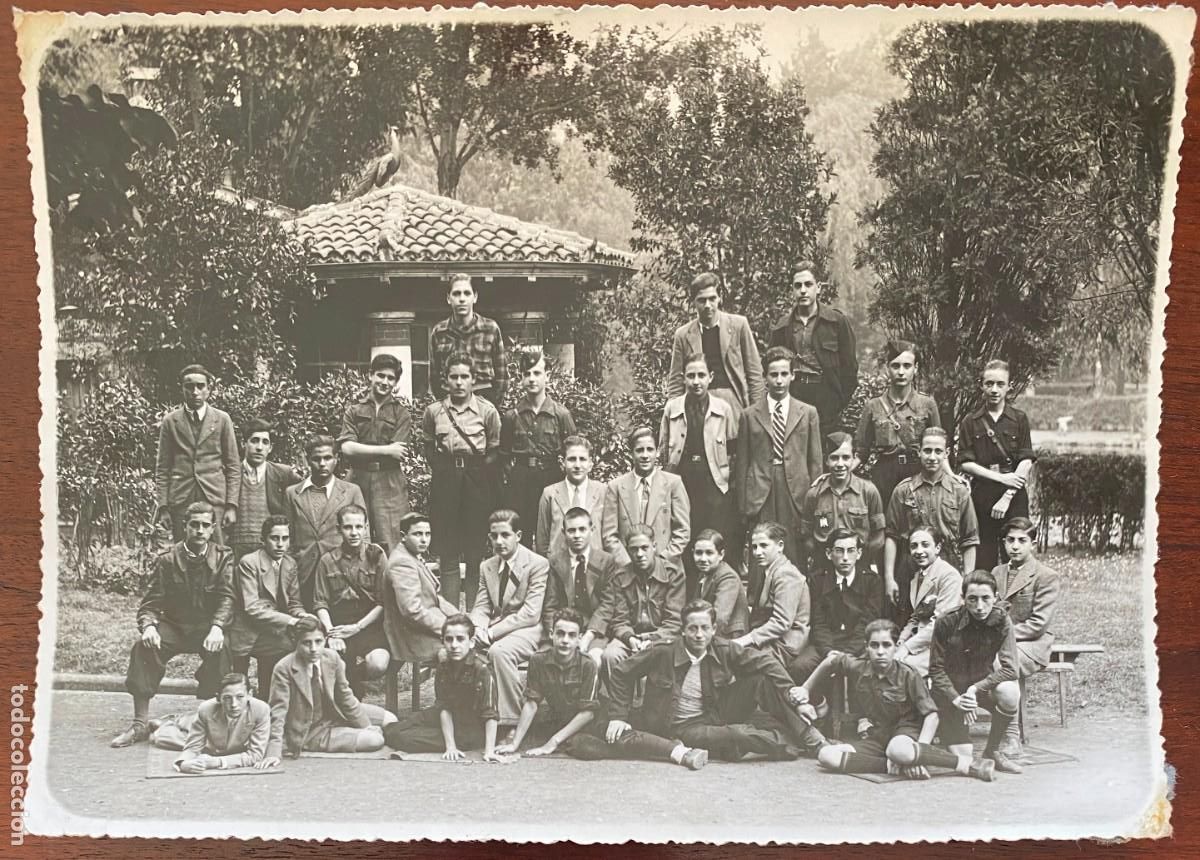 Militaria: FOTOGRAFIA DE JOVENES FALANGISTAS ESTUDIANTES, PLENA GUERRA CIVIL, MIDE, 17,3 X 12,3 CMS. TAL COMO S