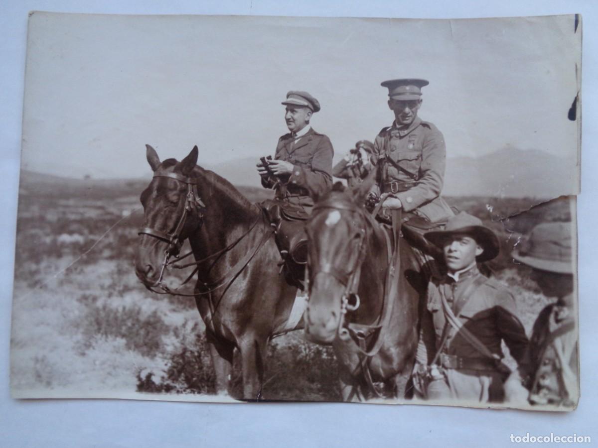 Military Antiques: GUERRA AFRICA: GRAN FOTO DE MILITARES DE INFANTERIA A CABALLO, TTE. CRONEL Y COMANDANTE. 20 X 29 CM