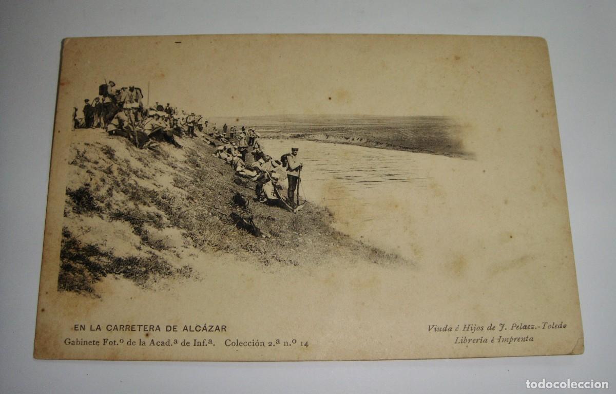 Militaria: Antigua postal fotogr&aacute;fica. En la Carretera del Alc&aacute;zar.