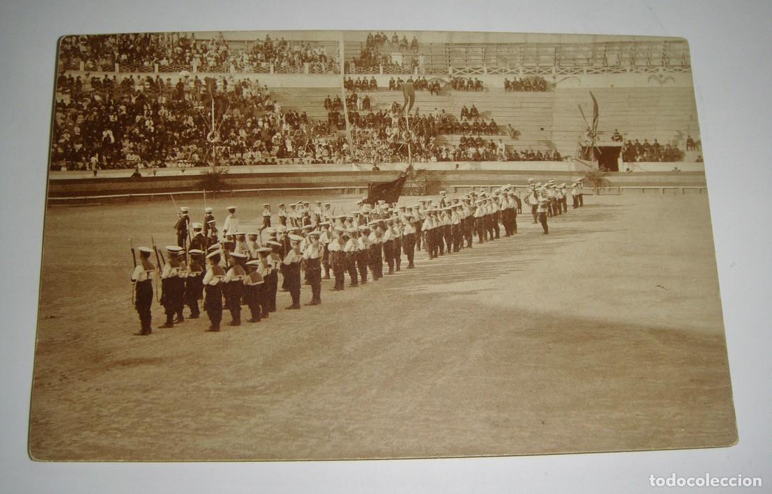 Militaria: Antigua foto postal. Desfile de estudiantes de Infanter&iacute;a de marina en Plaza de Toros.