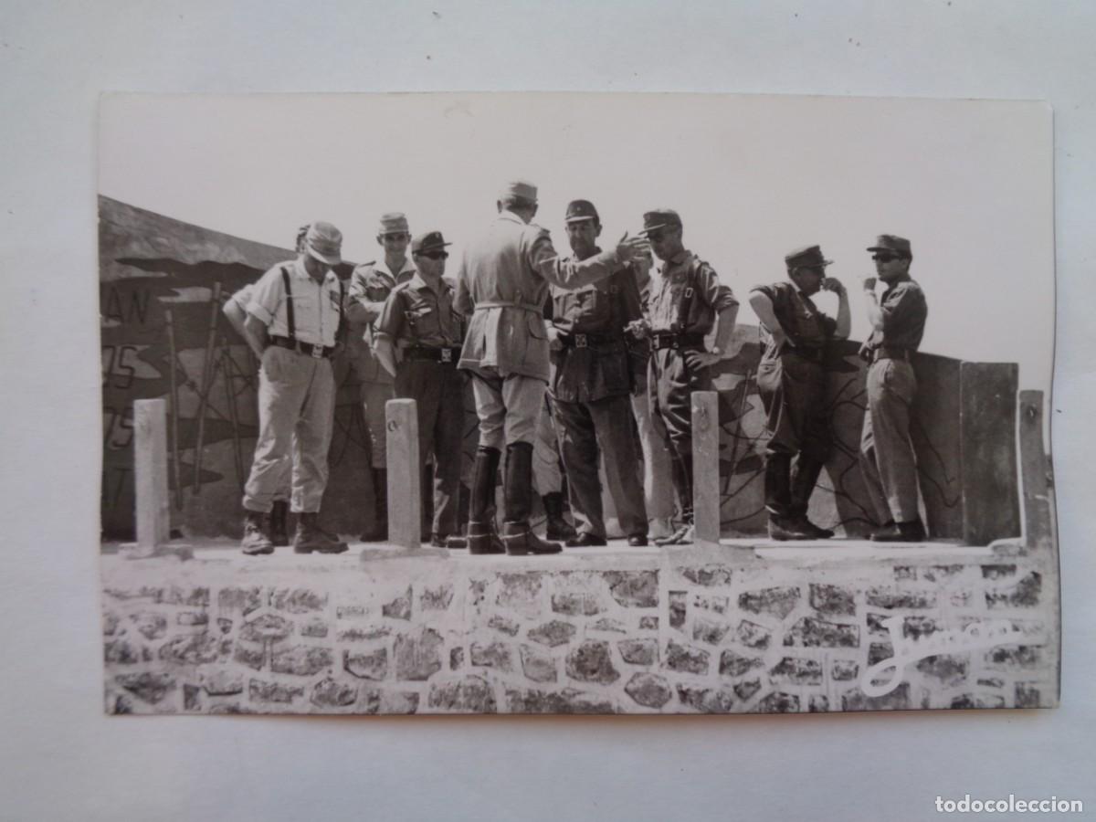 Militaria: FOTO DE OFICIALES DEL EJERCITO DE TIERRA Y REGULARES EN MANIOBRAS. DE JUMAN, CADIZ
