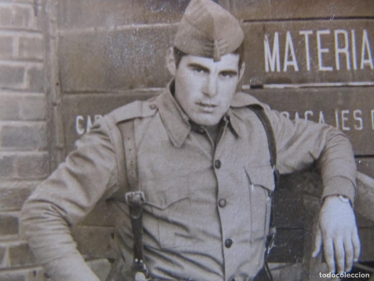 Militaria: FOTO A&Ntilde;O 67 MILITAR POSANDO EN CARROMATO