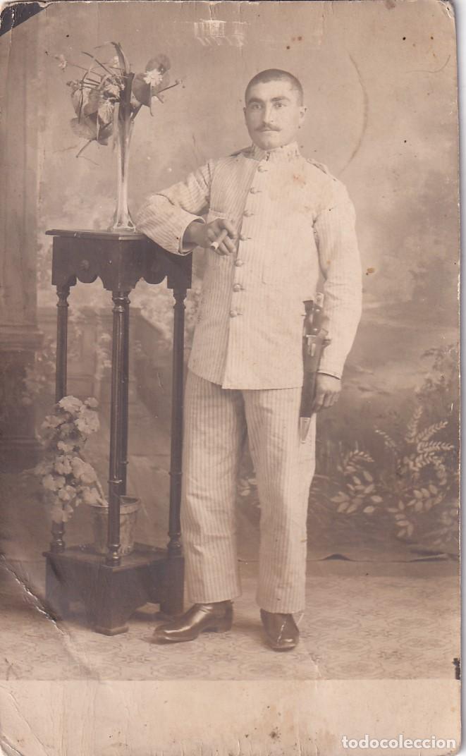 Militaria: Postal fotogr&aacute;fica militar, uniforme rayas. Campa&ntilde;a &Aacute;frica o similar. No figura fot&oacute;grafo