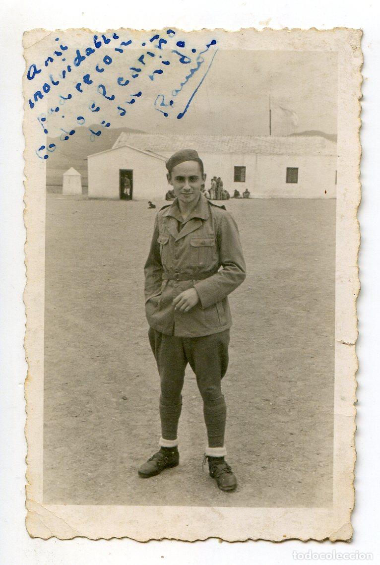 Militaria: Soldado de Sestao durante el servicio militar. &Aacute;frica ) 5,7x8,8 cm.