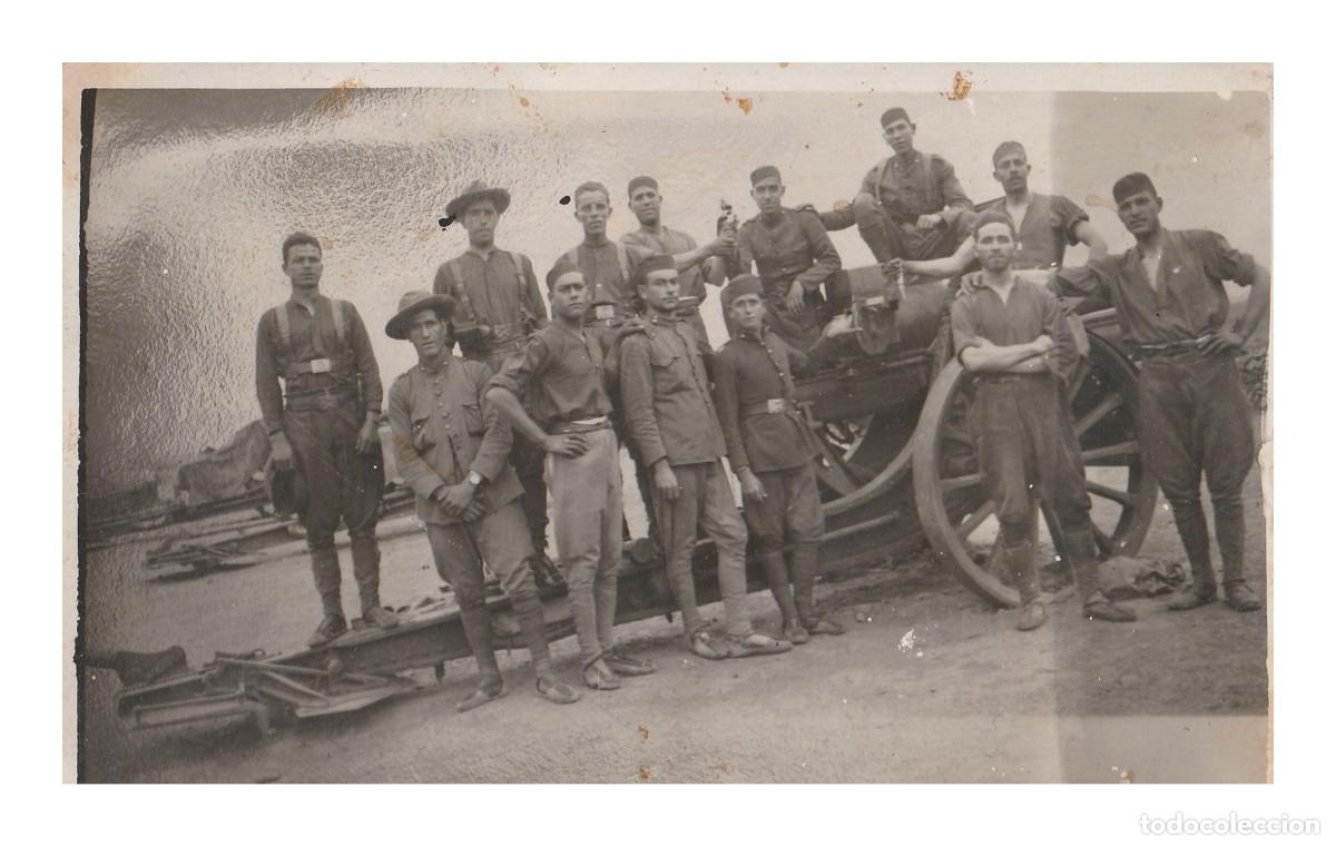 Militaria: ANTIGUA FOTOGRAF&Iacute;A, GRUPO DE MILITARES CON CA&Ntilde;&Oacute;N - TARJETA UNI&Oacute;N UNIVERSAL DE CORREOS