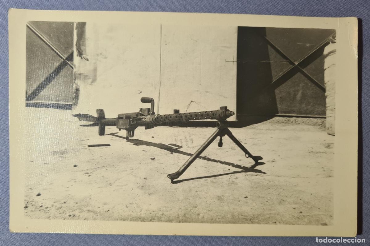 Militaria: Fotograf&iacute;a antigua ametralladora MG 13 &rdquo;Dreysde&rdquo; alemana. Ej&eacute;rcito Espa&ntilde;ol. 1966.