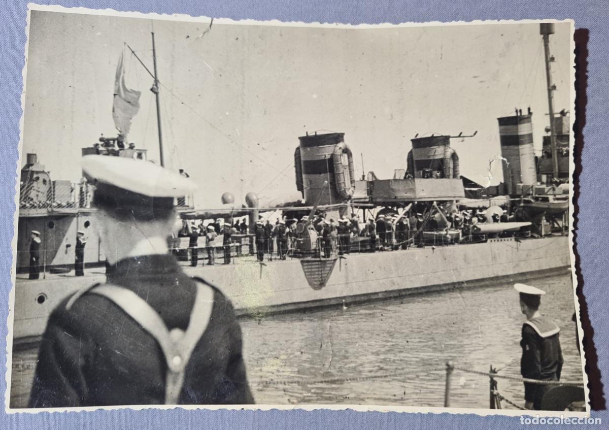 Military Antiques: Fotograf&iacute;a antigua Marina Espa&ntilde;ola. Autoridades visitando crucero. A&ntilde;os 50as