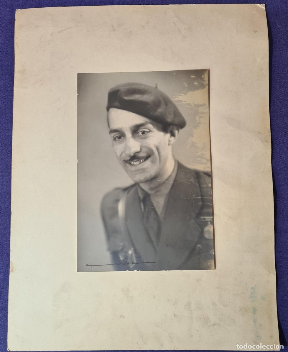 Militaria: Fotograf&iacute;a antigua de un Requet&eacute; despu&eacute;s de la Guerra Civil. Foto de Estudio Cort&eacute;s Villavecchia.
