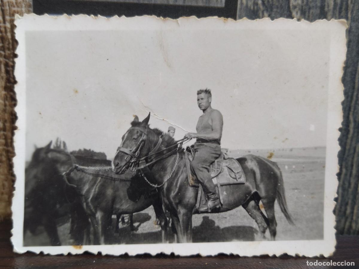 Militaria: Antigua Foto Militar con Soldado Ruso 2 guerra mundial