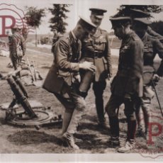 Militaria: HIS MAJESTY HAVIG A MORTAR EXPLAINED TO HIM. 21.5X16.5CM BRITISH ROYAL FAMILY. BRITISH WESTERN FRON