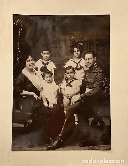 Military Antiques: REPRODUCCION DE ANTIGUA FOTOGRAFIA DE MILITAR Y FAMILIA, DEL ARCHIVO JUAN PANDO