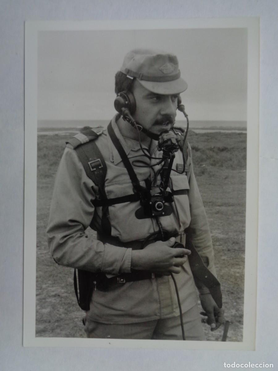 Military Antiques: FOTO DE MILITAR CON ROPA DE CAMPA&Ntilde;A Y CON INTERFONO