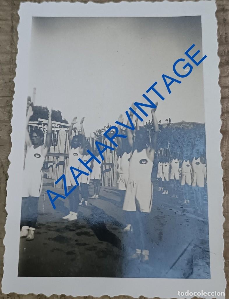 Militaria: ANTIGUA FOTOGRAFIA, REGULARES HACIENDO EJERCICIO, 64X90MM