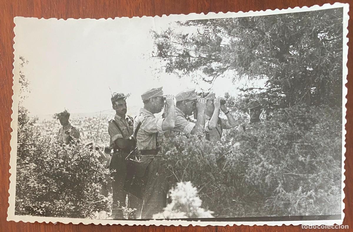 Militaria: FOTOGRAFIA DE OFICIALES EN MANIOBRAS, A&Ntilde;OS 60, MIDE 13,5 X 8,5 CMS.