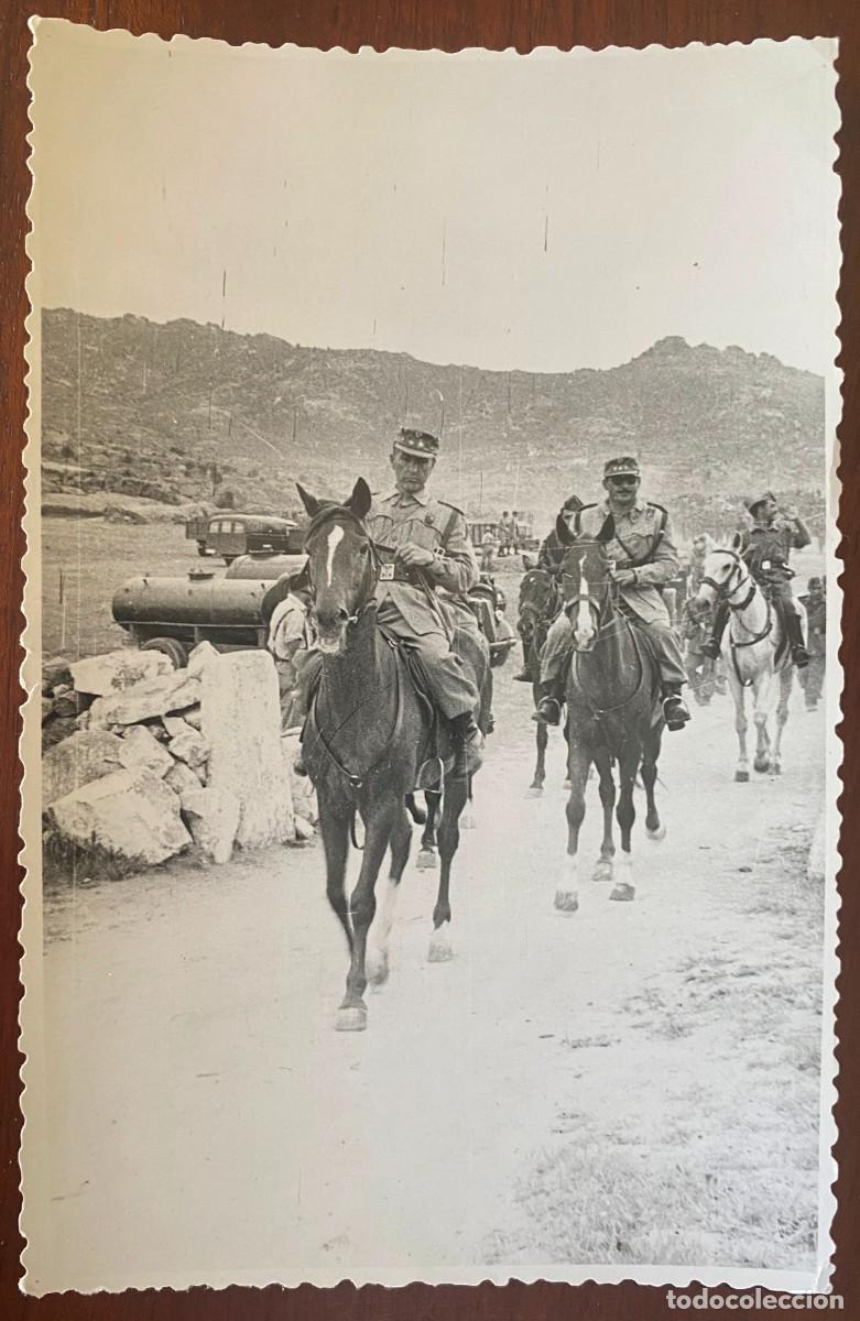Militaria: FOTOGRAFIA DE OFICIALES EN MANIOBRAS, A&Ntilde;OS 60, MIDE 13,5 X 8,5 CMS.