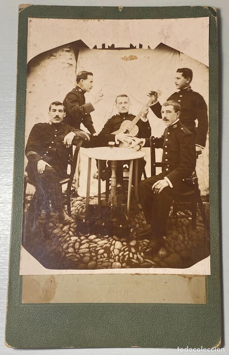 Military Antiques: ANTIGUA FOTOGRAFIA ALBUMINA DE GRUPO DE CARABINEROS, EN UN MOMENTO DE RELAX, MIDE 22,5 X 13,5 CMS. I