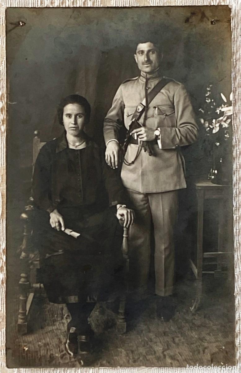 Military Antiques: FOTOGRAFIA DE CARABINERO CON SU ESPOSA, 1925 REPUBLICA, TAMA&Ntilde;O POSTAL. FECHADA, DEDICADA Y FIRMA